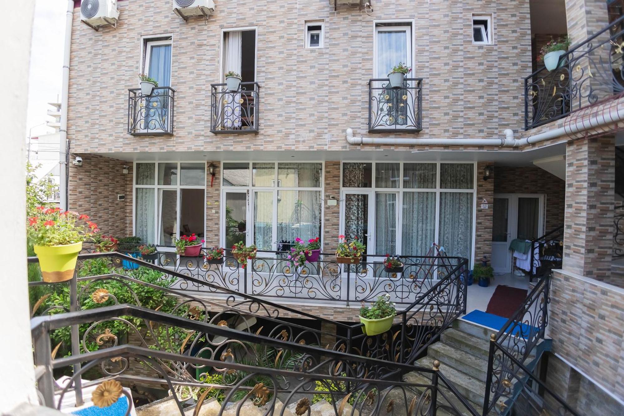 Guest House Ocean Force Batumi Ngoại thất bức ảnh