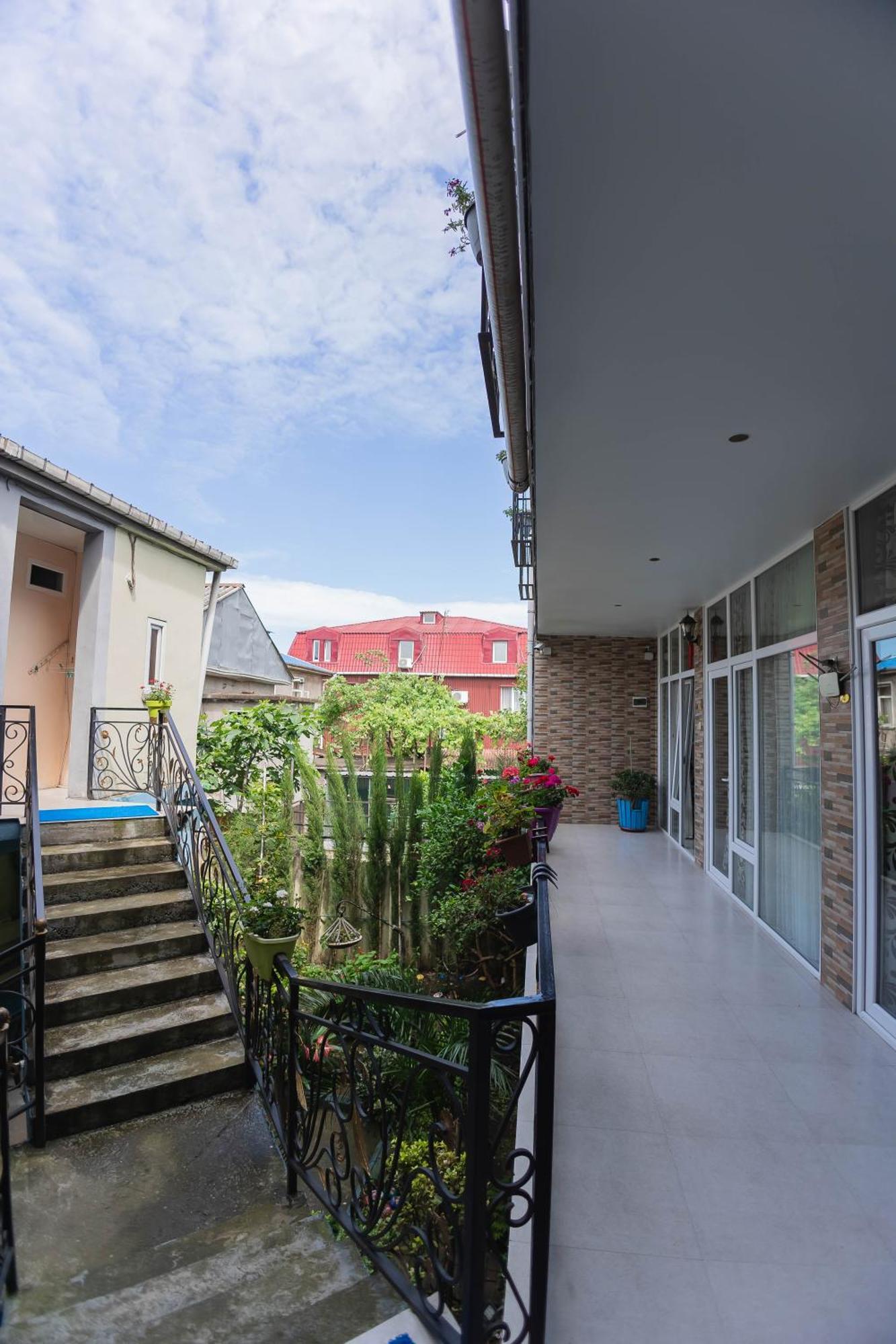 Guest House Ocean Force Batumi Ngoại thất bức ảnh